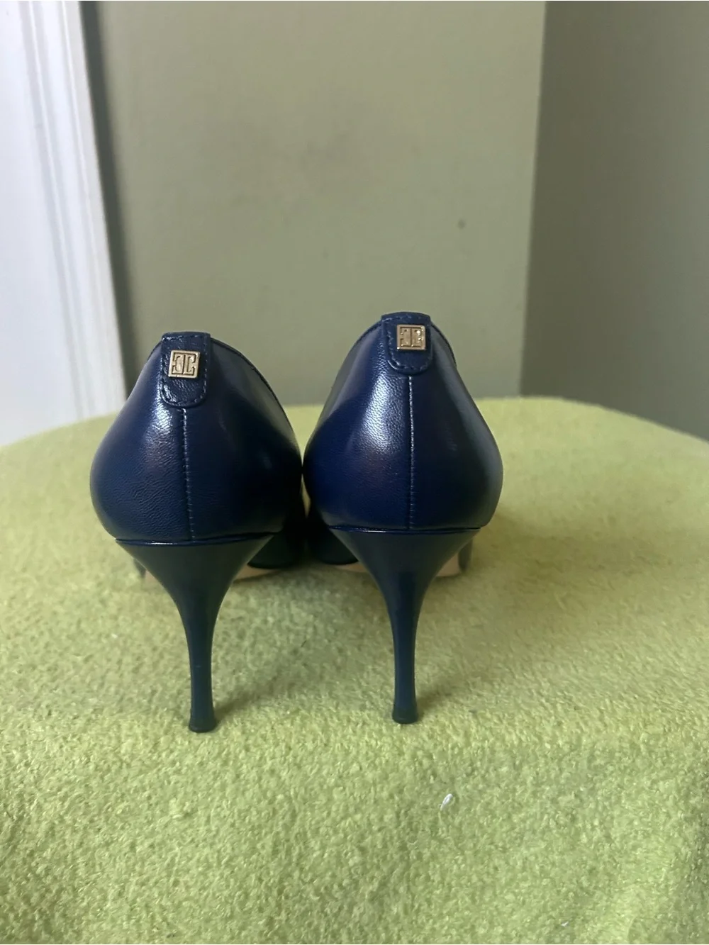 Ivanka Trump Navy Pointed-Toe Pumps Sz 8.5